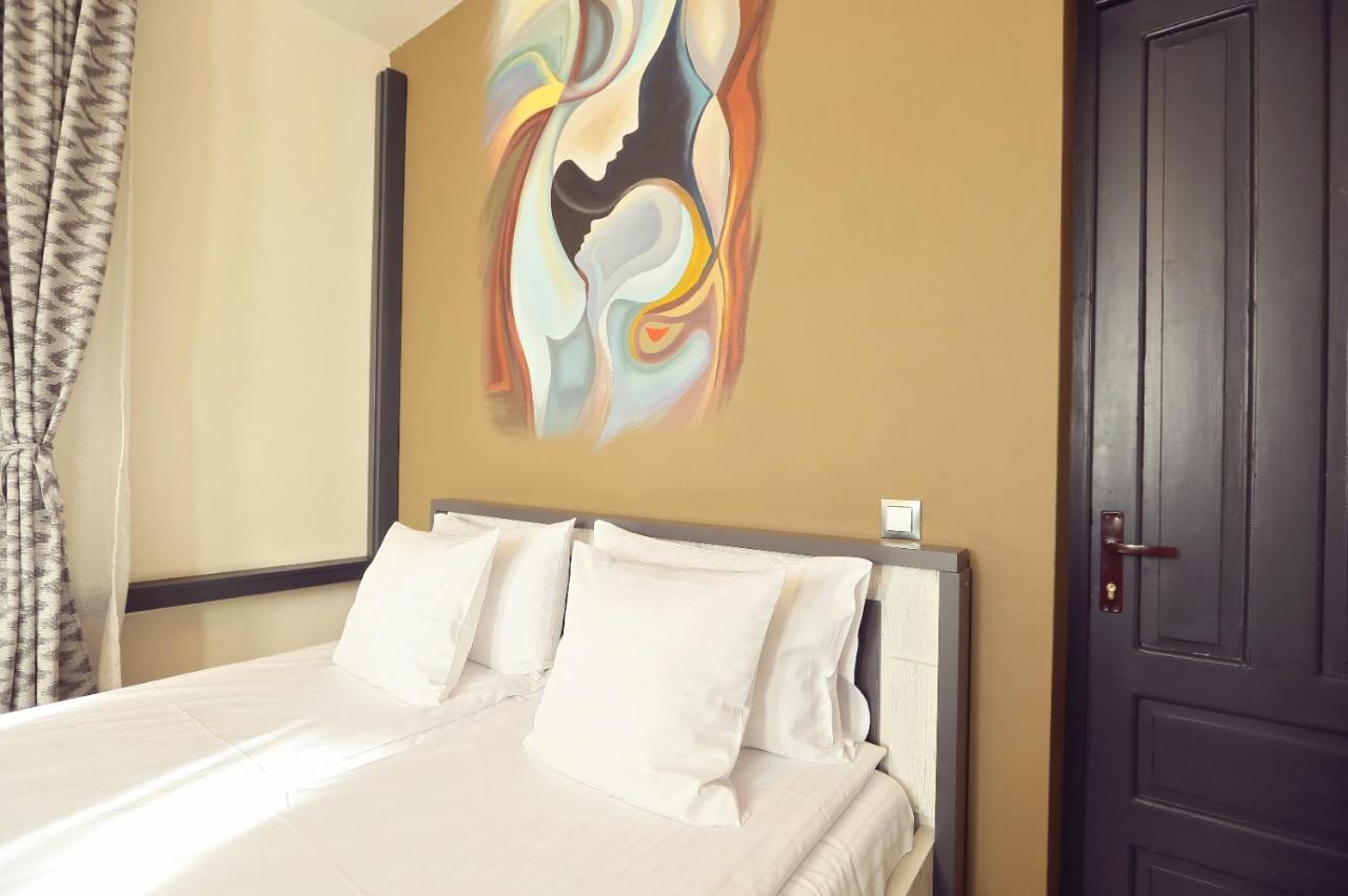 Dezire Guesthouse Baile 1 Mai Ngoại thất bức ảnh
