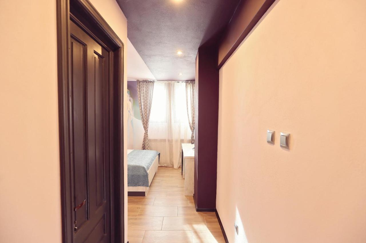 Dezire Guesthouse Baile 1 Mai Ngoại thất bức ảnh