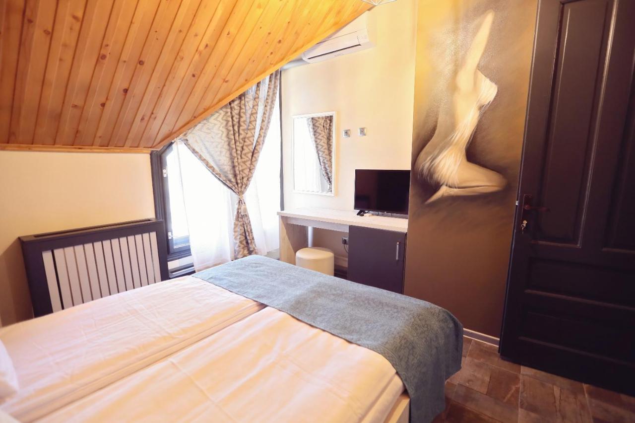 Dezire Guesthouse Baile 1 Mai Ngoại thất bức ảnh