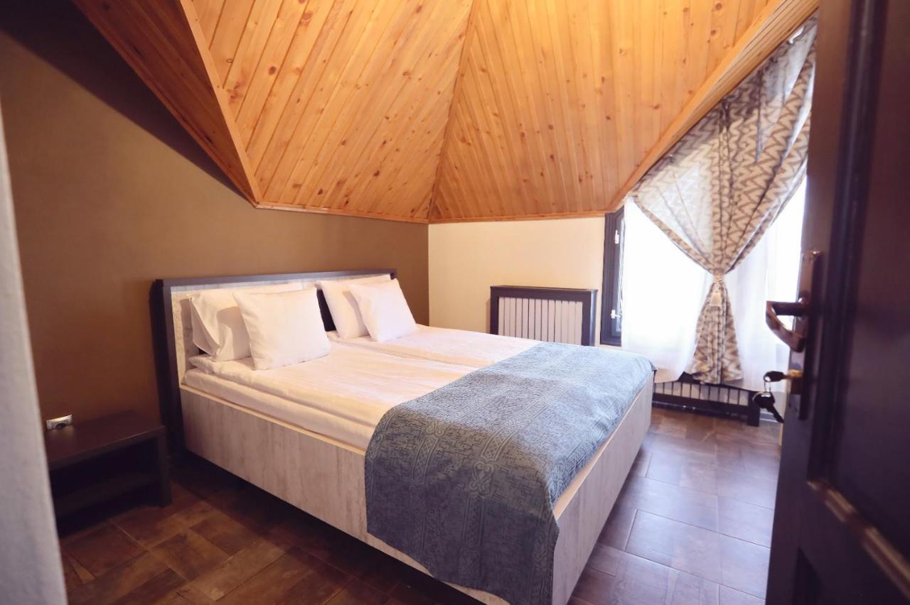 Dezire Guesthouse Baile 1 Mai Ngoại thất bức ảnh