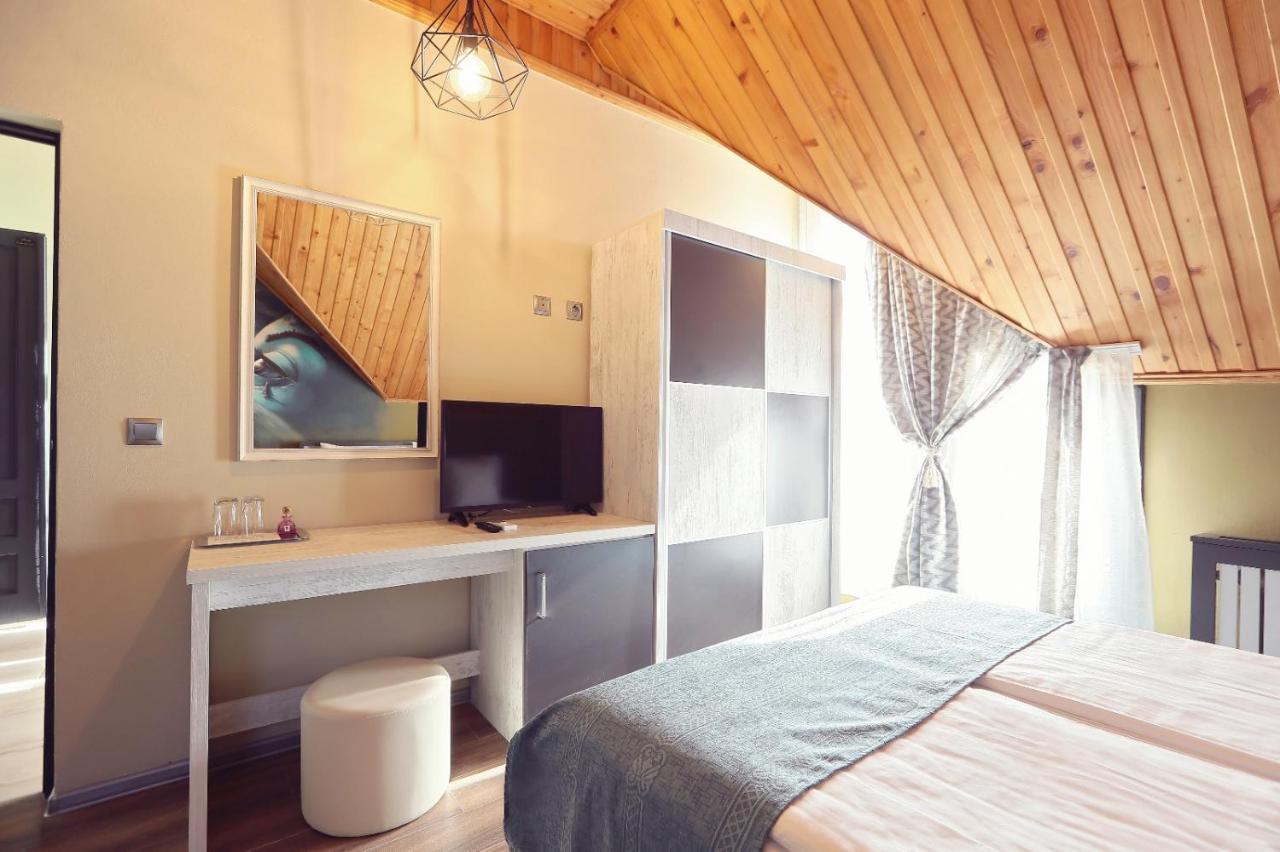 Dezire Guesthouse Baile 1 Mai Ngoại thất bức ảnh